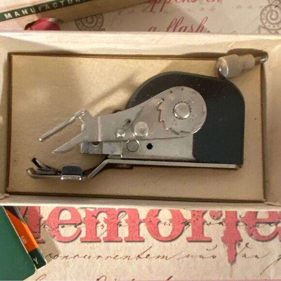 Singer Sewing Machine Blind Stitch Attachment Vintage Original Box Instructions - Picture 4 of 10